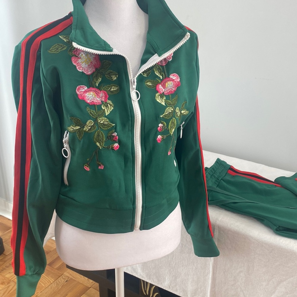 Women’s 2 piece sweatsuit